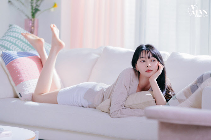 [잡담] 이 시국에 미안하지만 익들아 다이어리에 쓸 커버 사진 좀 골라줘 | 인스티즈