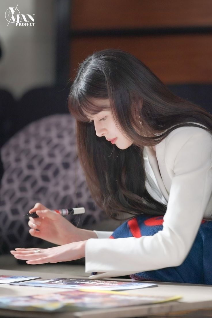 [잡담] 이 시국에 미안하지만 익들아 다이어리에 쓸 커버 사진 좀 골라줘 | 인스티즈