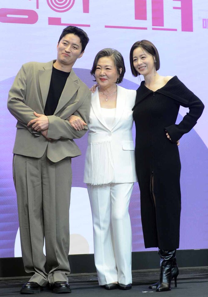 [정보/소식] 수상한그녀 제작발표회 포토타임 | 인스티즈