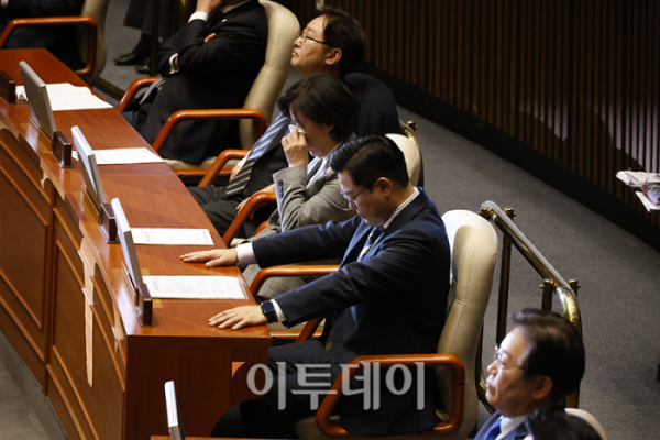 [정보/소식] 어제자 민주당 의원들 우는 모습 | 인스티즈