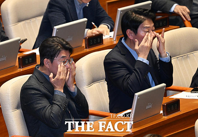 [정보/소식] 어제자 민주당 의원들 우는 모습 | 인스티즈