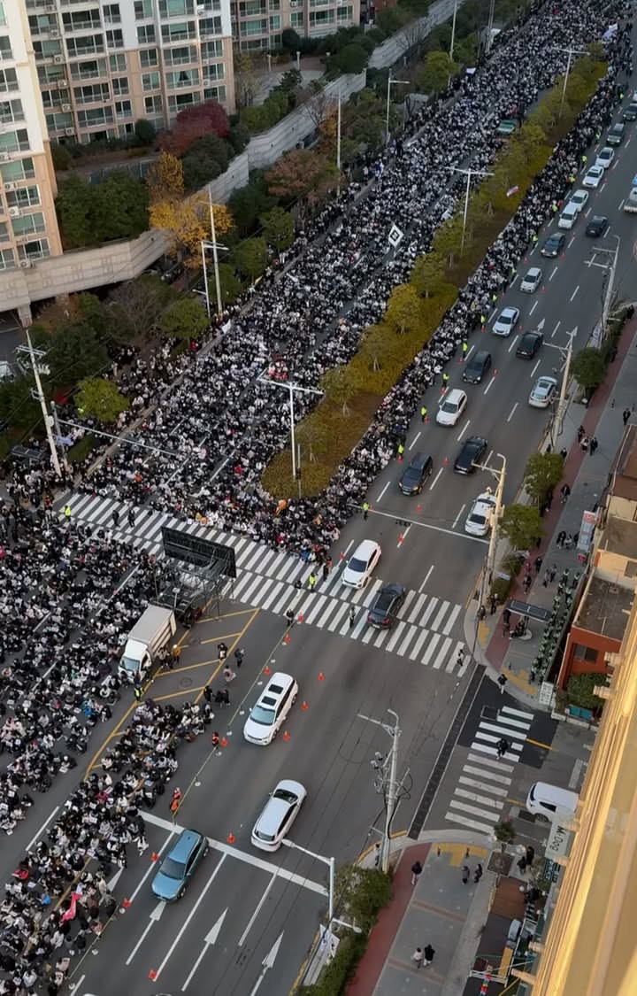 [잡담] 와 진심 부산 시위에 사람 이렇게 모인거 처음 봄 | 인스티즈
