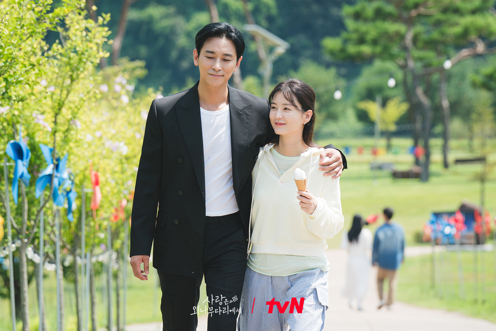 대놓고 딱 걸린 주지훈-정유미의 비밀연애! | 인스티즈
