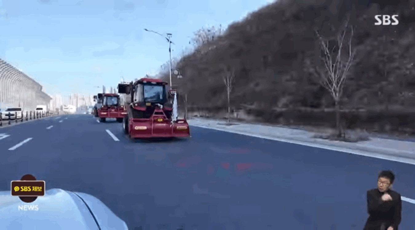 [잡담] 아니 진짜로 왜 저렇게까지 막아 왜?? 그냥 트랙터인데 | 인스티즈
