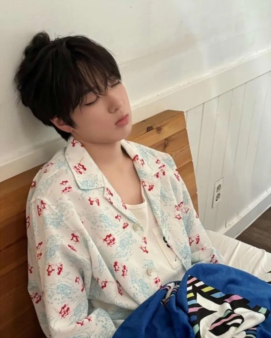 요즘들어좃가튼사람들이모두집으로터벅터벅걸어들어가며지들애인에게깁받는걸보니너무서러웠음......근데생각해보니 | 인스티즈