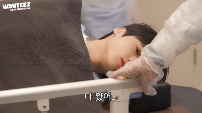 혼자 화내고 노래 부르고 아주 만취객이 따로 없는 남돌의 수면내시경 후기 | 인스티즈