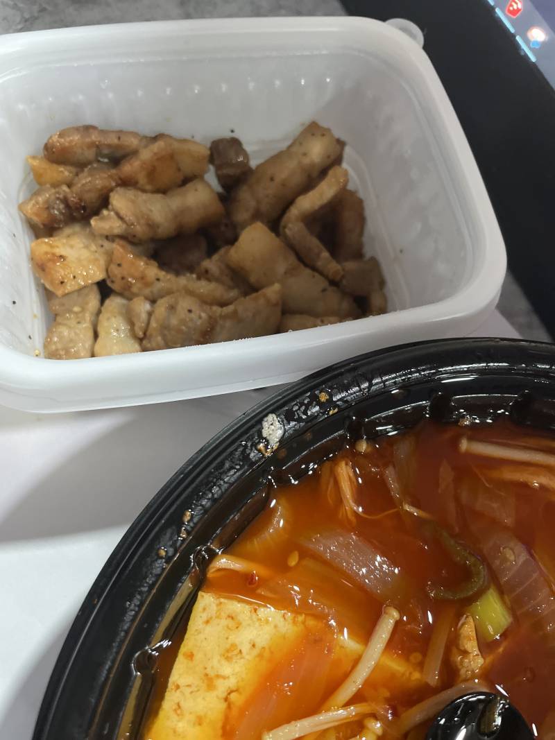 [잡담] 엥 김치찌개시켯는데 이건 뭐야? | 인스티즈