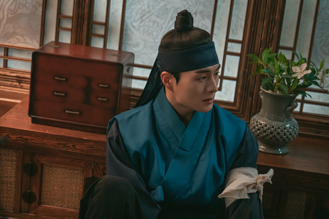 [정보/소식] 김지은, 배인혁 신분 알았다…칼 찔린 정건주 순애보 어쩌나(체크인한양) | 인스티즈