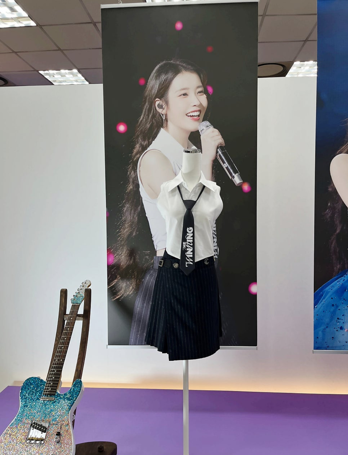 [잡담] 아이유 cgv 전시회 실제 콘서트 의상 보고 충격 먹고 옴 | 인스티즈