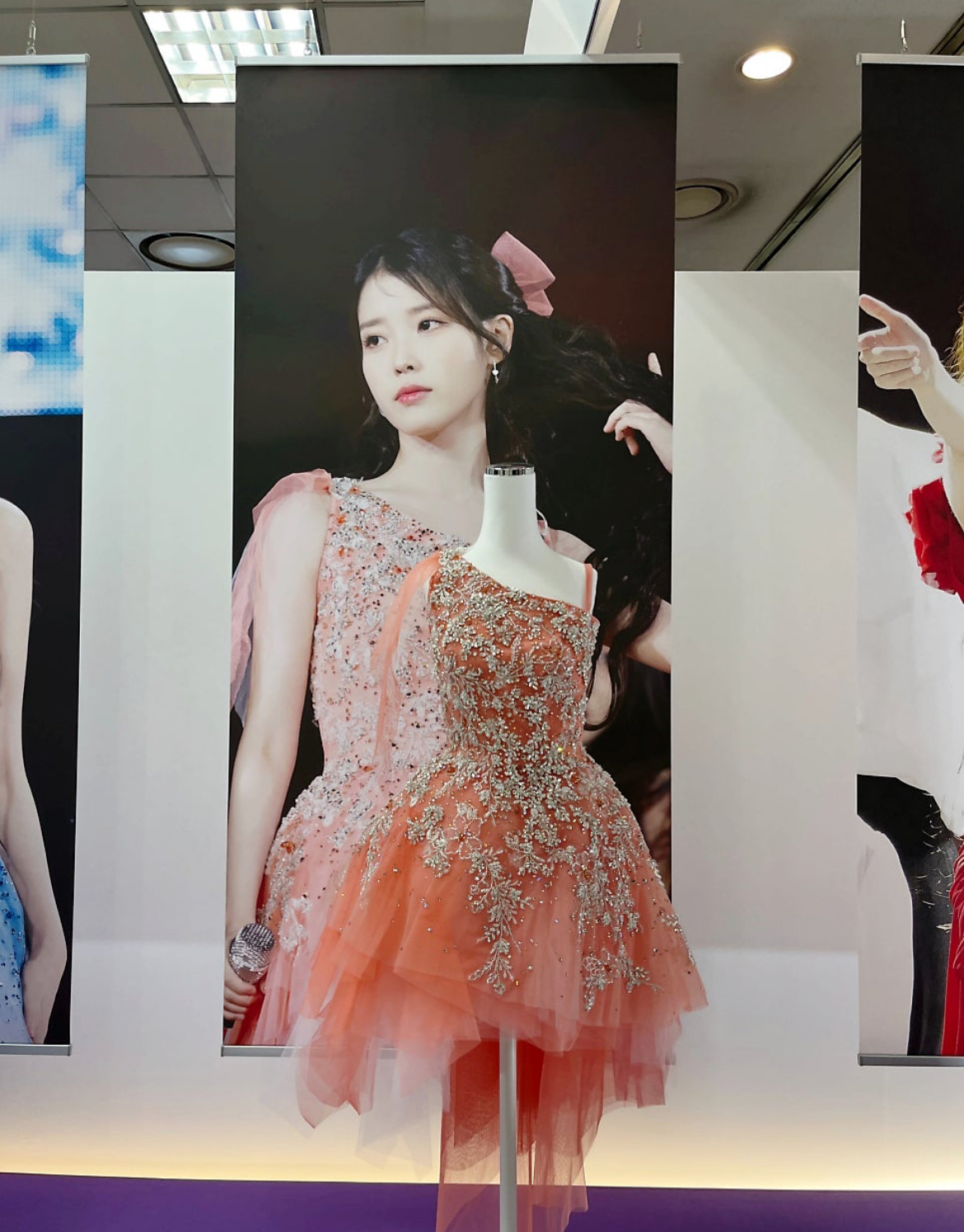 [잡담] 아이유 cgv 전시회 실제 콘서트 의상 보고 충격 먹고 옴 | 인스티즈