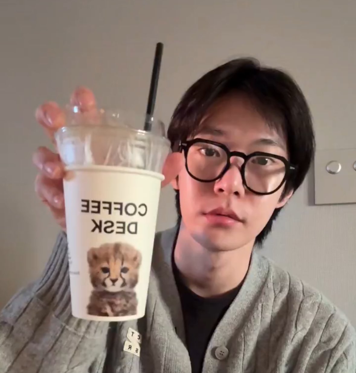 [잡담] 도영이 작년생일도 올해생일도 막내들과 라이브방송을 함께 했네 | 인스티즈