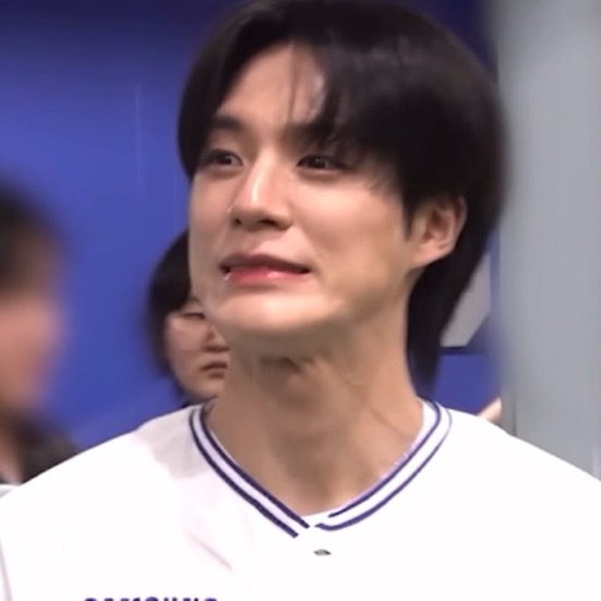 [잡담] 제노 긴장하면 입 가로로 찢는게 ㄹㅇ 웃기고 귀여움... | 인스티즈