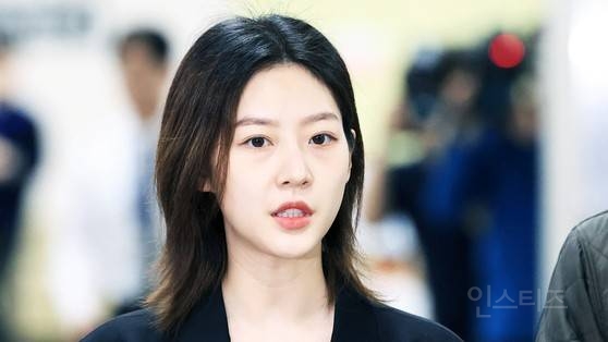 [속보] 배우 김새론 서울 자택서 숨진 채 발견 …경찰 조사중 | 인스티즈