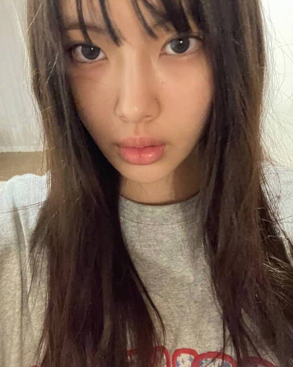 [잡담] 뉴진스 혜인 인스타에 쌩얼 올라온거 미쳤어.. 이런 분위기 진짜 첨봄 | 인스티즈