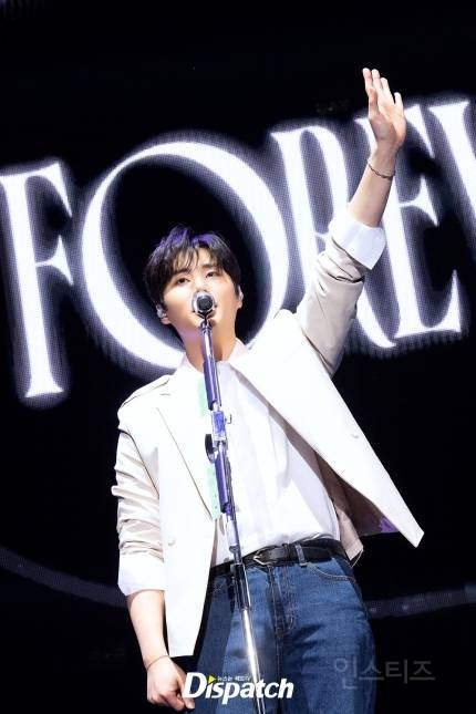 "오늘, 벚꽃처럼 물들었다"…데이식스, 도쿄의 한 페이지 | 인스티즈