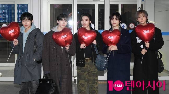 오늘자 태국으로 출국하는 파우(POW) 기사사진.jpg | 인스티즈