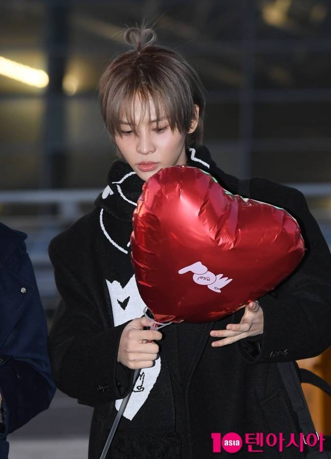 오늘자 태국으로 출국하는 파우(POW) 기사사진.jpg | 인스티즈