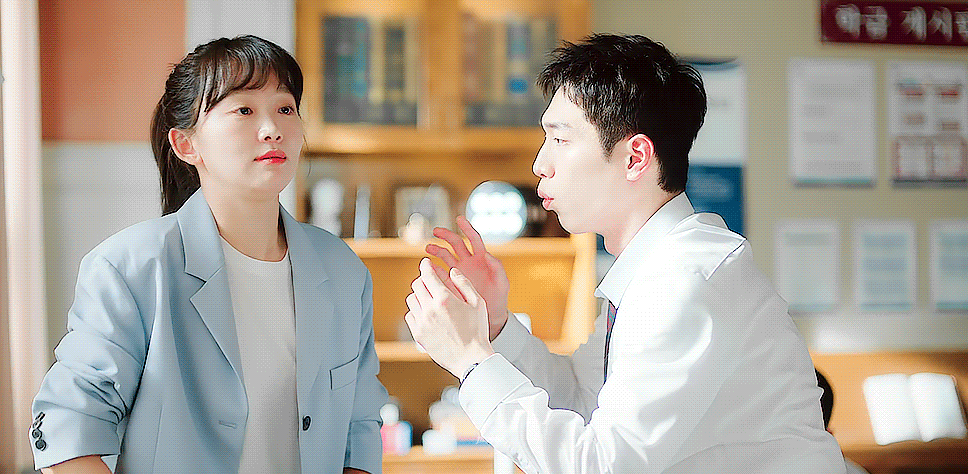 30대가 교복 입고 있으면 좀 그렇지않나? | 인스티즈