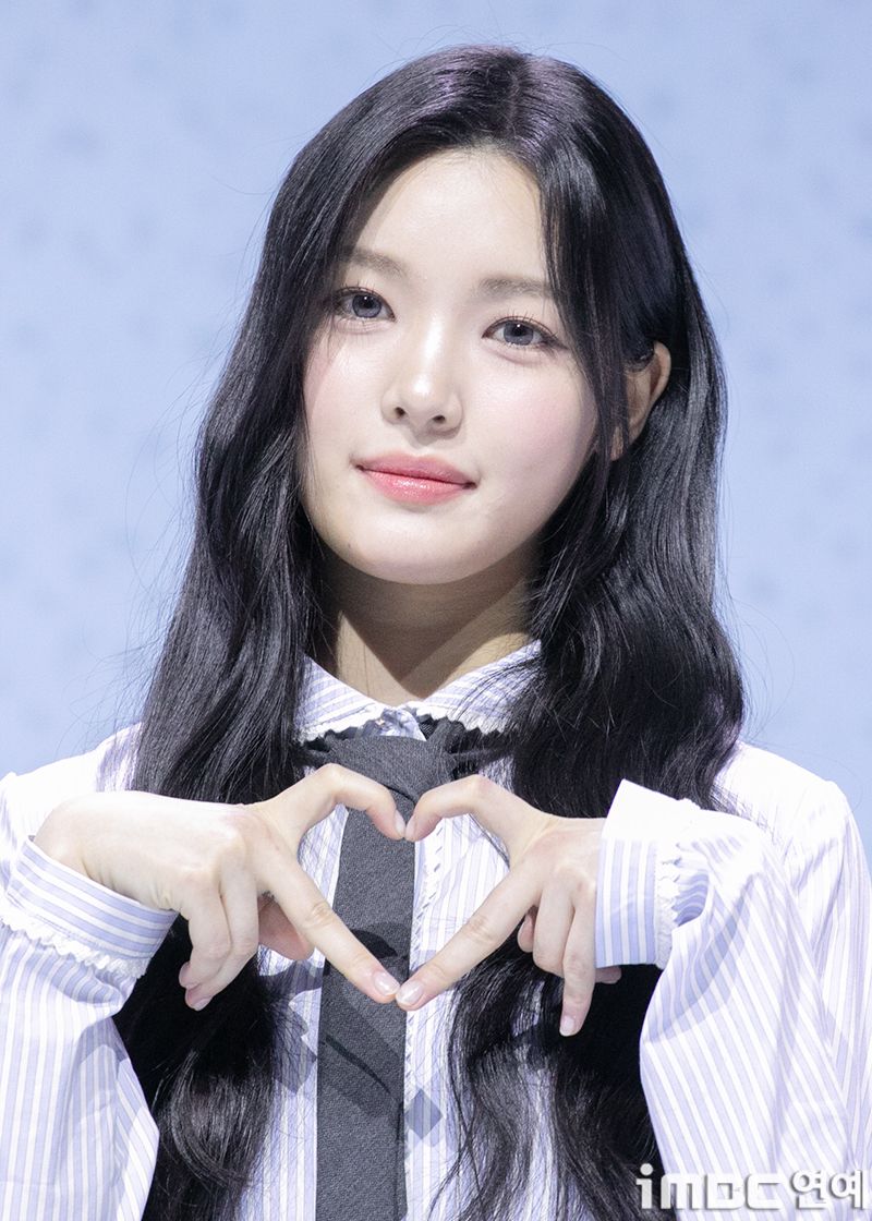 [정보/소식] 하츠투하츠 쇼케이스 멤버별 클로즈업 사진 | 인스티즈