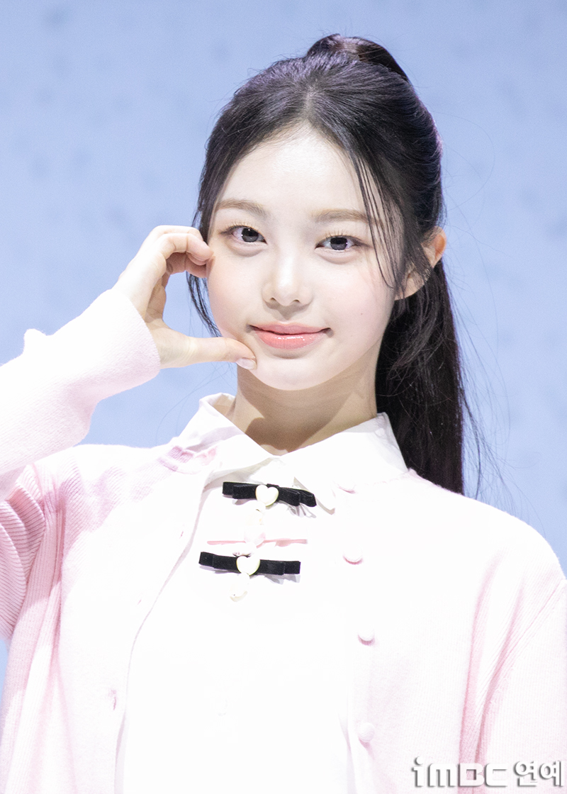 [정보/소식] 하츠투하츠 쇼케이스 멤버별 클로즈업 사진 | 인스티즈