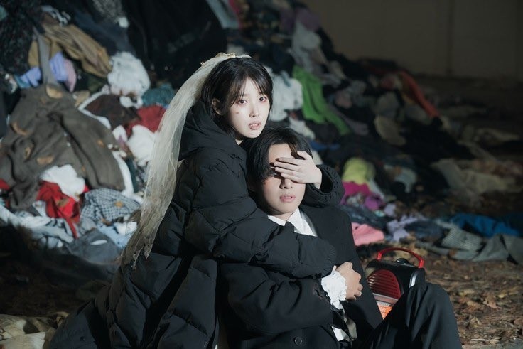 [잡담] 아이유 뷔 뮤비 새삼 쩔었구나.. | 인스티즈