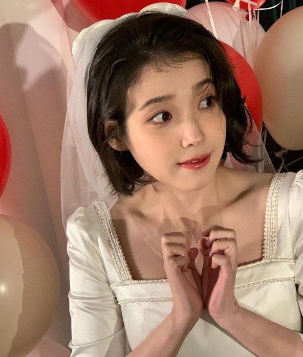 [잡담] 아이유 뷔 뮤비 새삼 쩔었구나.. | 인스티즈