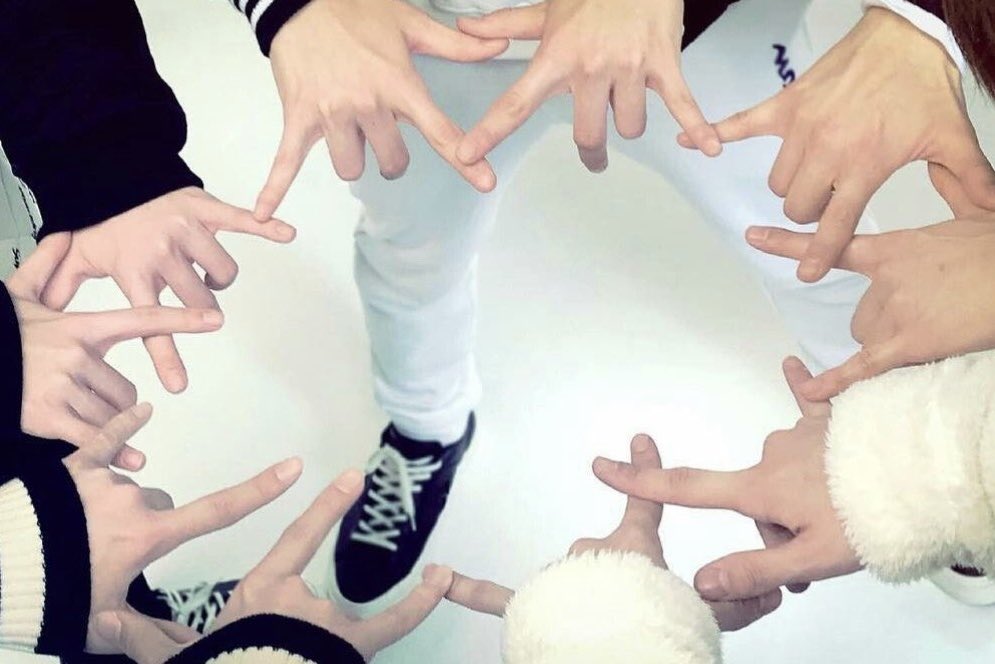 [잡담] 투바투 손동작으로 별? 원? 만드는 거 너무 이뽀 | 인스티즈