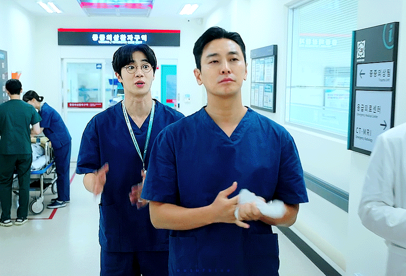 [주지훈] 나이는 마흔 넷, 직업은 의사입니다 02 | 인스티즈