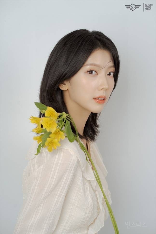 "오디션, 100번 떨어졌지만"…하서윤, 별을 쏘는 신인 | 인스티즈