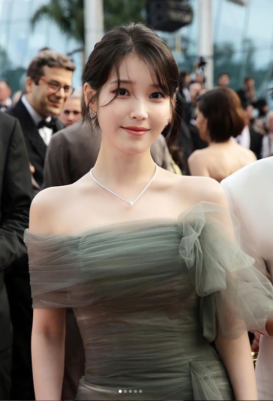 [잡담] 아이유 쇼메 칸 때가 대박이었는데 - 인스티즈(instiz) 연예 카테고리