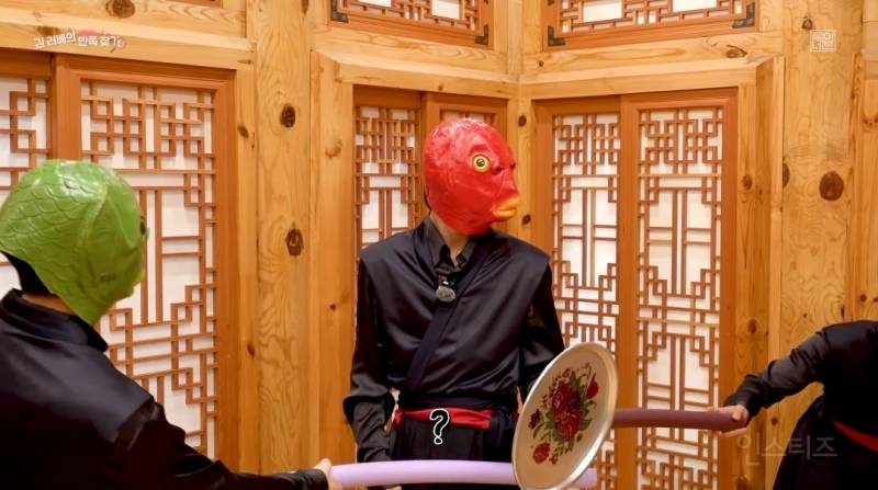 기괴한 생선탈쓰고 삑소리내는데 너무웃김.jpg | 인스티즈