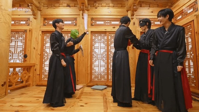 기괴한 생선탈쓰고 삑소리내는데 너무웃김.jpg | 인스티즈