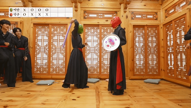 기괴한 생선탈쓰고 삑소리내는데 너무웃김.jpg | 인스티즈