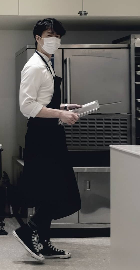 [잡담] 손종원 앞치마콤 생기는 사진들... | 인스티즈