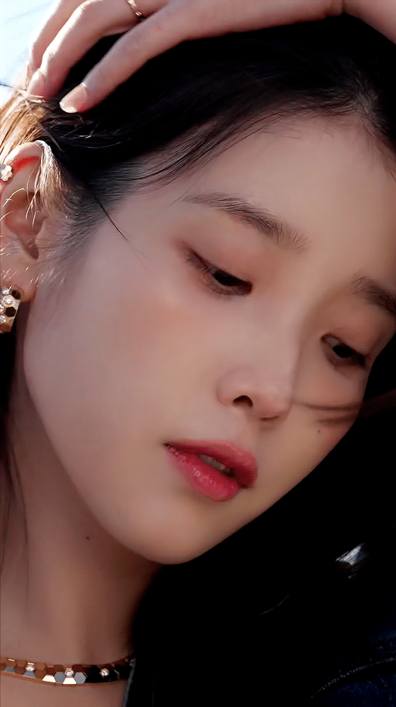 [잡담] 오늘 뜬 아이유 떡밥 세개 헤메코 너무 좋은데? | 인스티즈