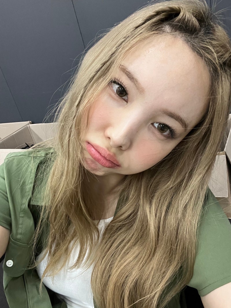 [잡담] 나연 셀카 잠금 화면 할 사진들 올려둘게📸 (진짜 많음 골라 잡숴) | 인스티즈