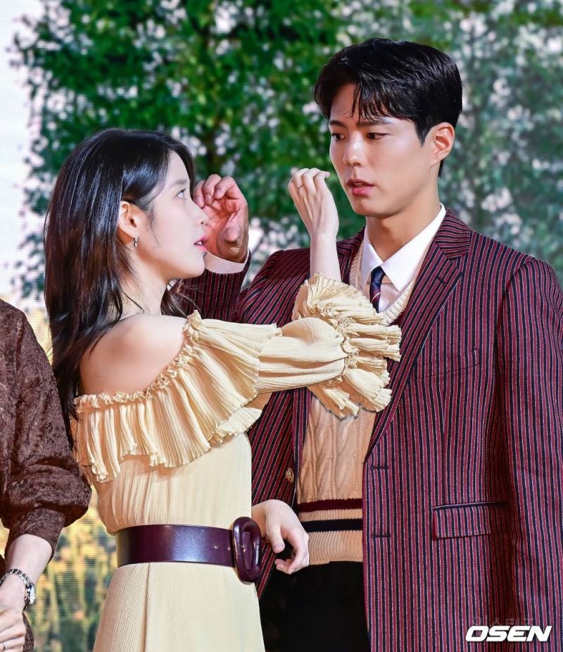 오늘자 케미 난리난 아이유x박보검 투샷 | 인스티즈