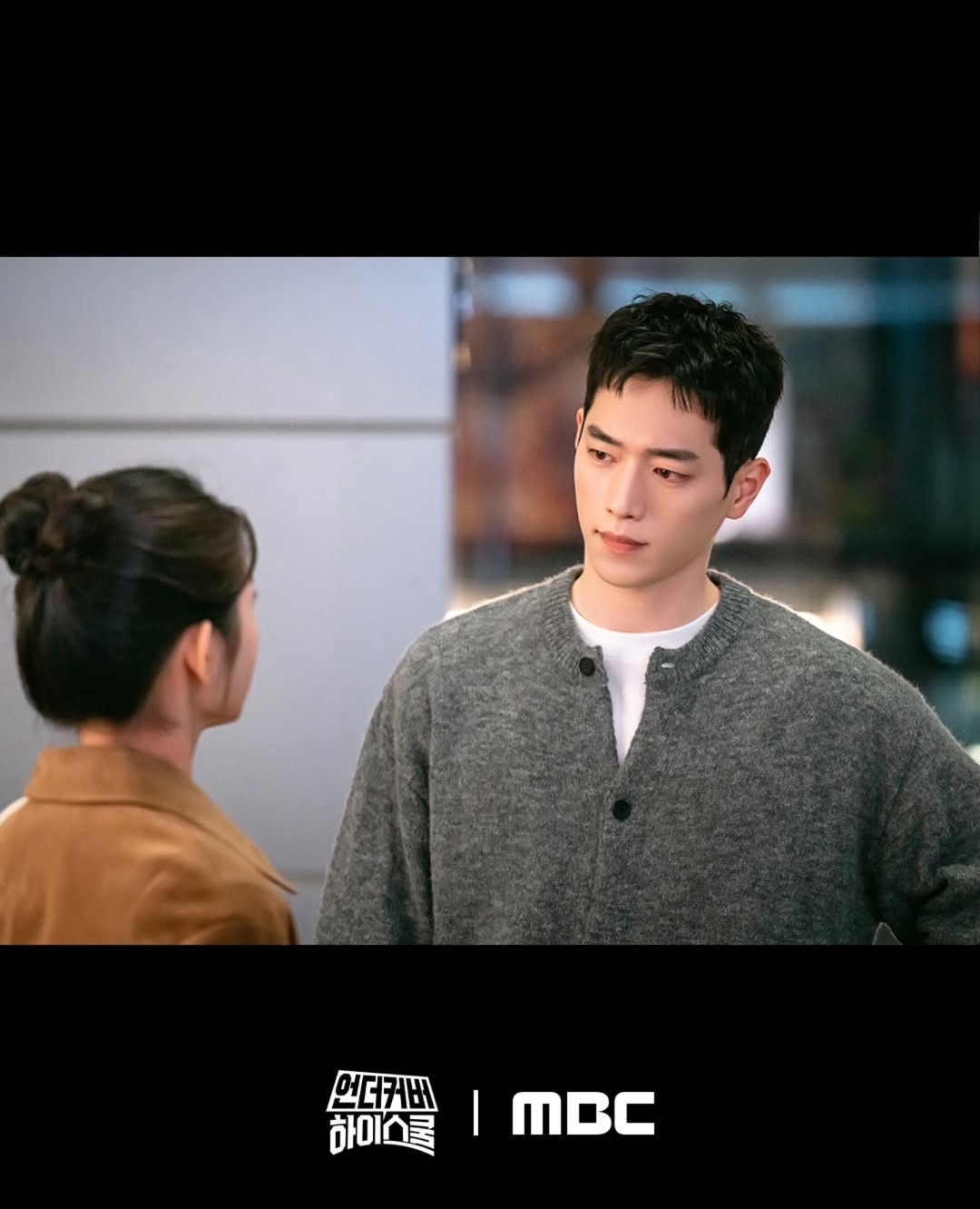 [잡담] 언더커버하이스쿨 해성이 앞에 있는 사람 수아인것같지? - 인스티즈(instiz) 드영배 카테고리