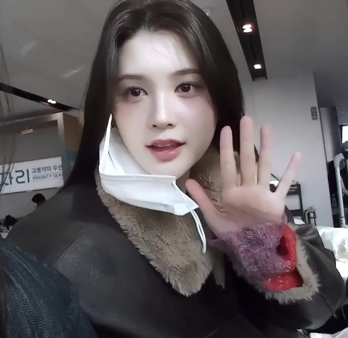 [잡담] 하투하 에이나 얼굴 뭔가 신기한게 | 인스티즈