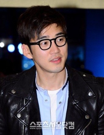 [잡담] 김선호 이준영 글 안경 때문에 더 말갈리는거 같아ㅋㅋㅋ 언급된 안경 쓴 배우 모아봄 | 인스티즈