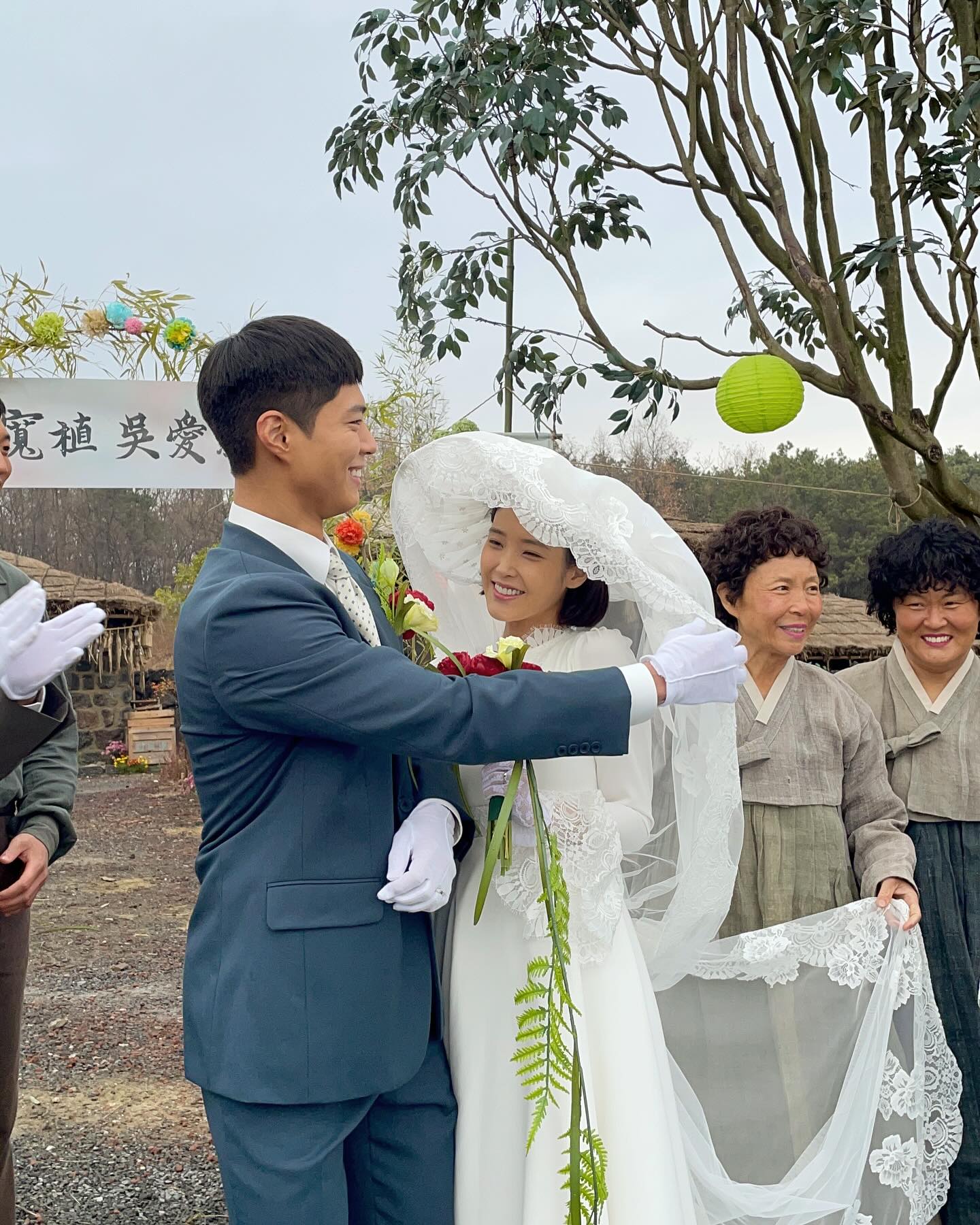 [잡담] 박보검 아이유 둘 다 팬인사람 너무 행복하다..... | 인스티즈