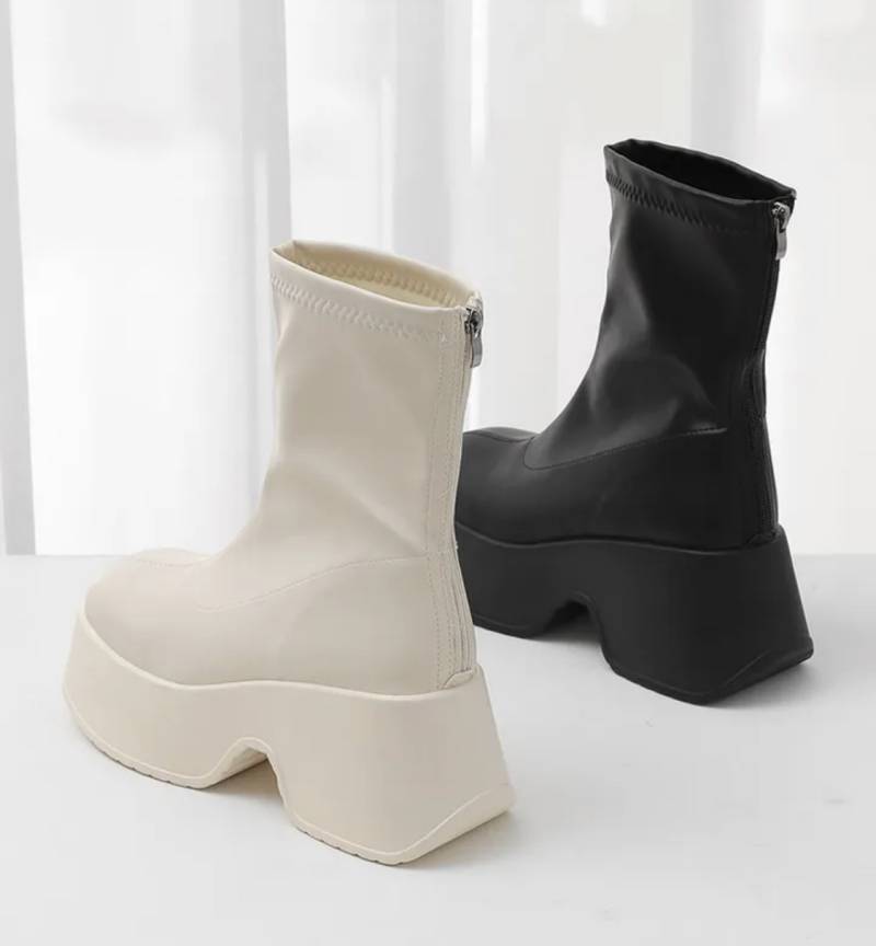 [잡담] 이 신발 똑같은 거 맞는지 봐주면 행운이 찾아올 거야🖤👢👢🤍 | 인스티즈