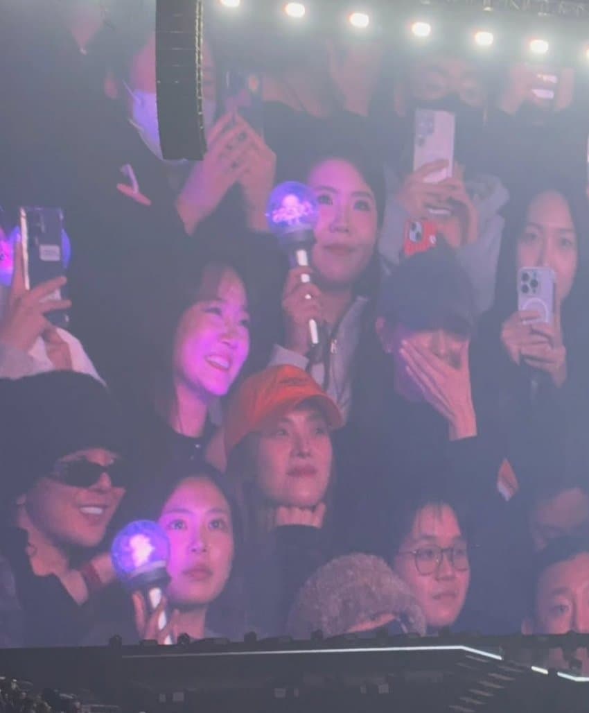[잡담] 지디 정국 김지원 거미를 한 사진에서 보다니 | 인스티즈