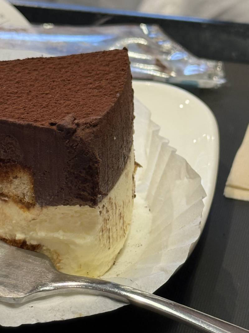 [잡담] 카페에서 혼자 울었는데 어떤 아저씨가 케이크 사주심 ㅠㅠ | 인스티즈