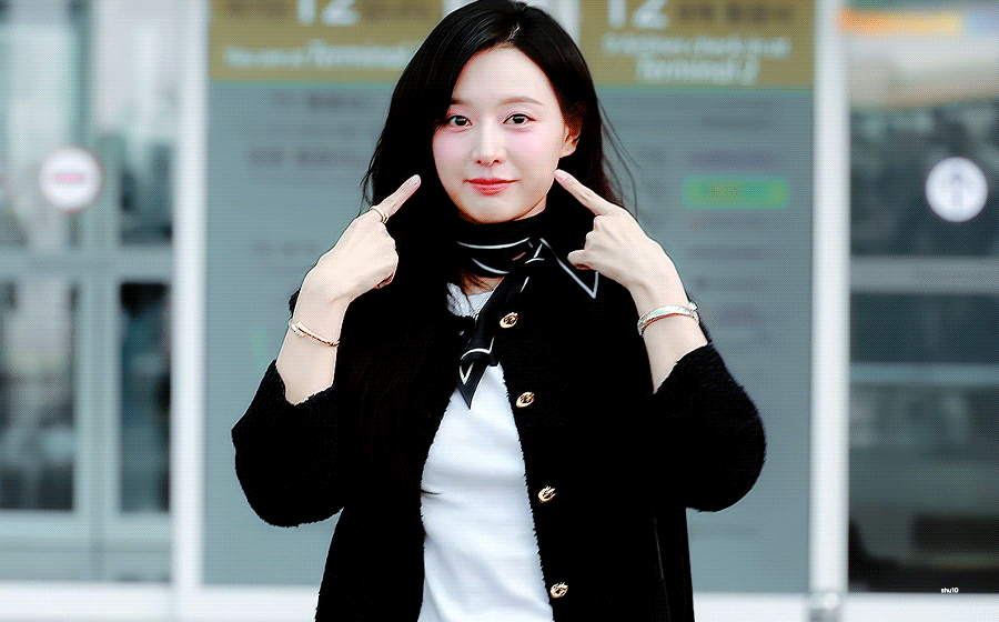 [잡담] 오늘 낮에 김지원 출국했는데 | 인스티즈