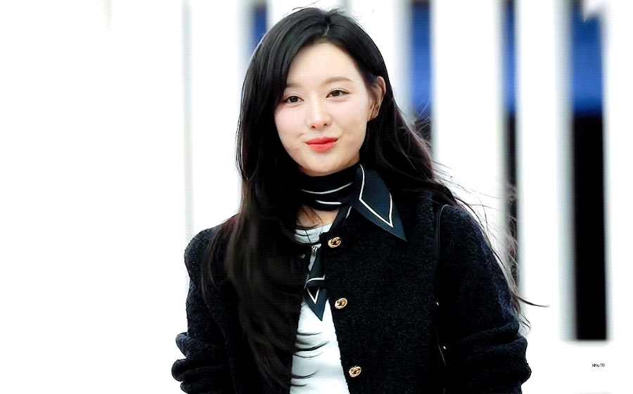 [잡담] 오늘 낮에 김지원 출국했는데 | 인스티즈