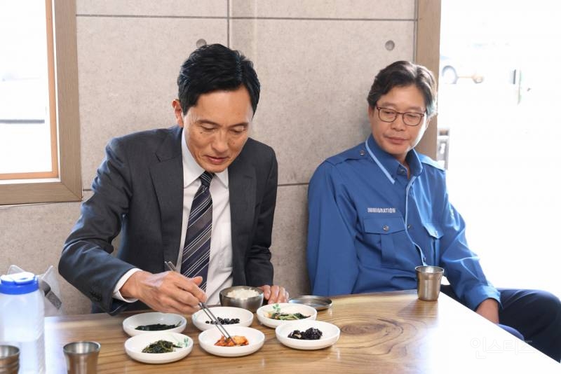 오늘 개봉한 <고독한 미식가 더 무비> 네이버, CGV 리뷰 | 인스티즈