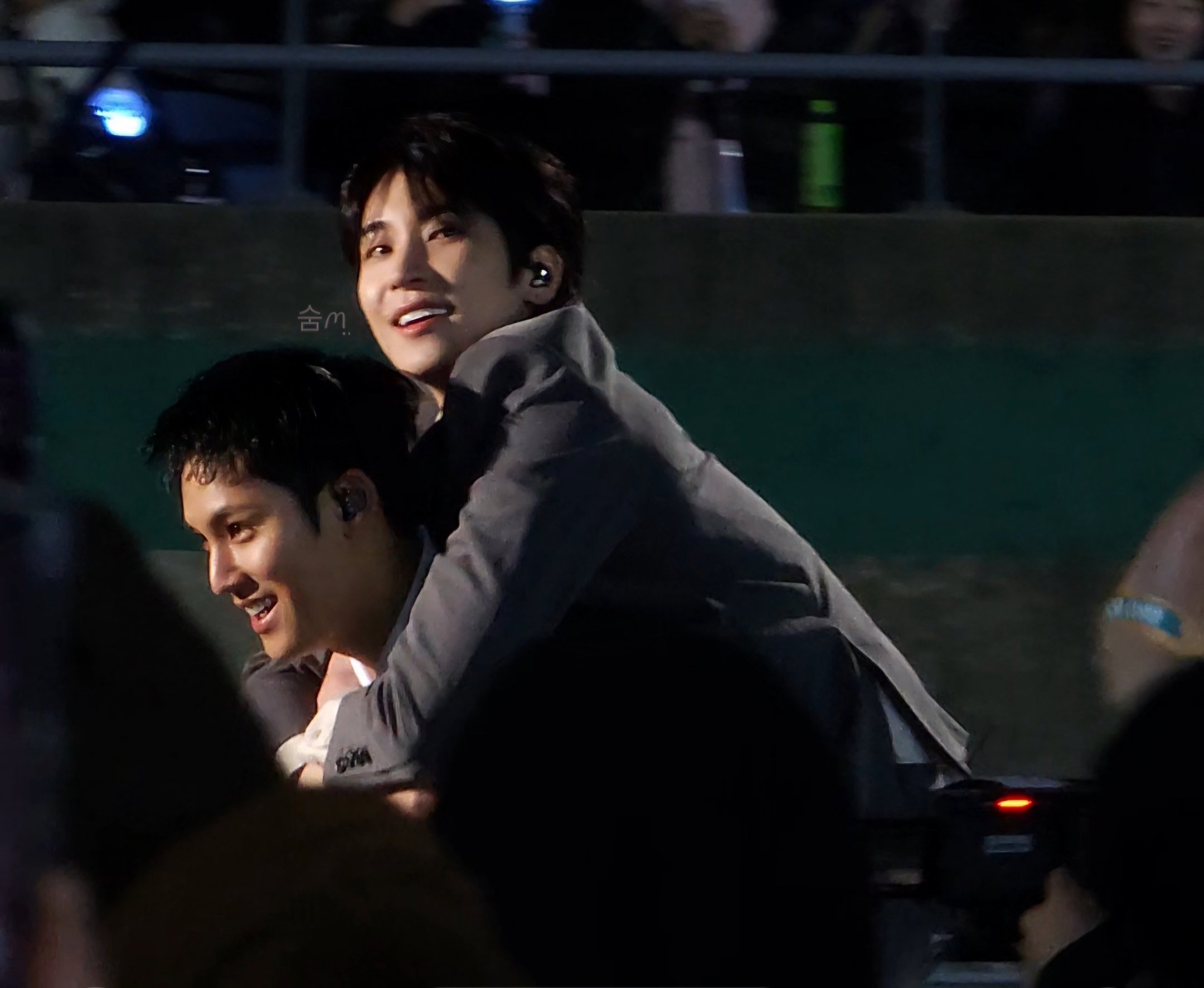 ㄱ [잡담] 이.... 이게... 이게이.... 이게 뭐고ㅋㅋ.... | 인스티즈