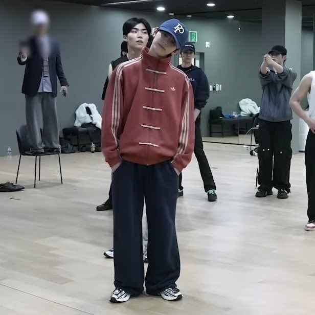 아이돌 최초 중티다스 입은 남돌 | 인스티즈