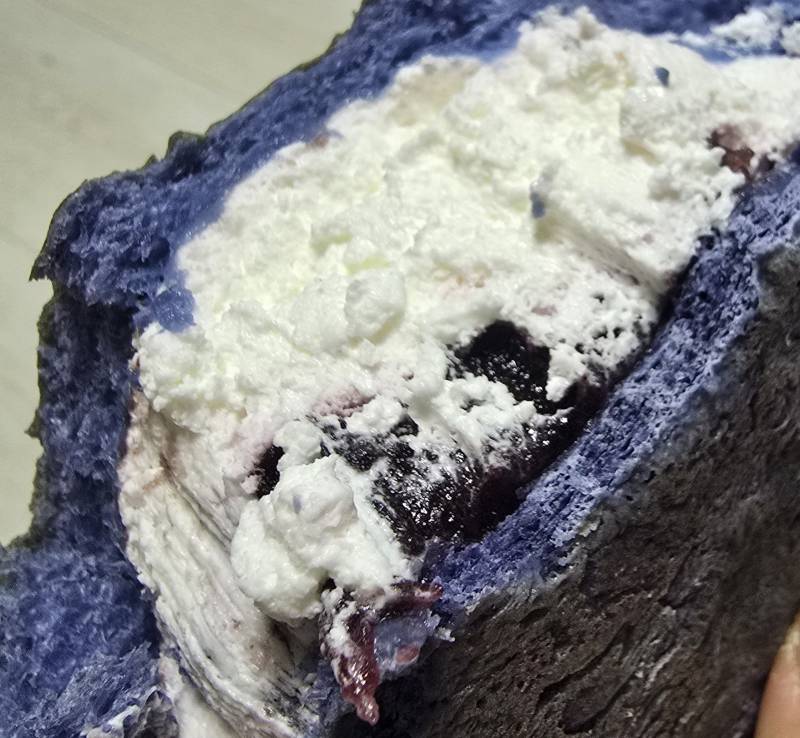 [잡담] 연세 먹산생크림빵 아무리봐도 공정에 문제있는거같음... | 인스티즈